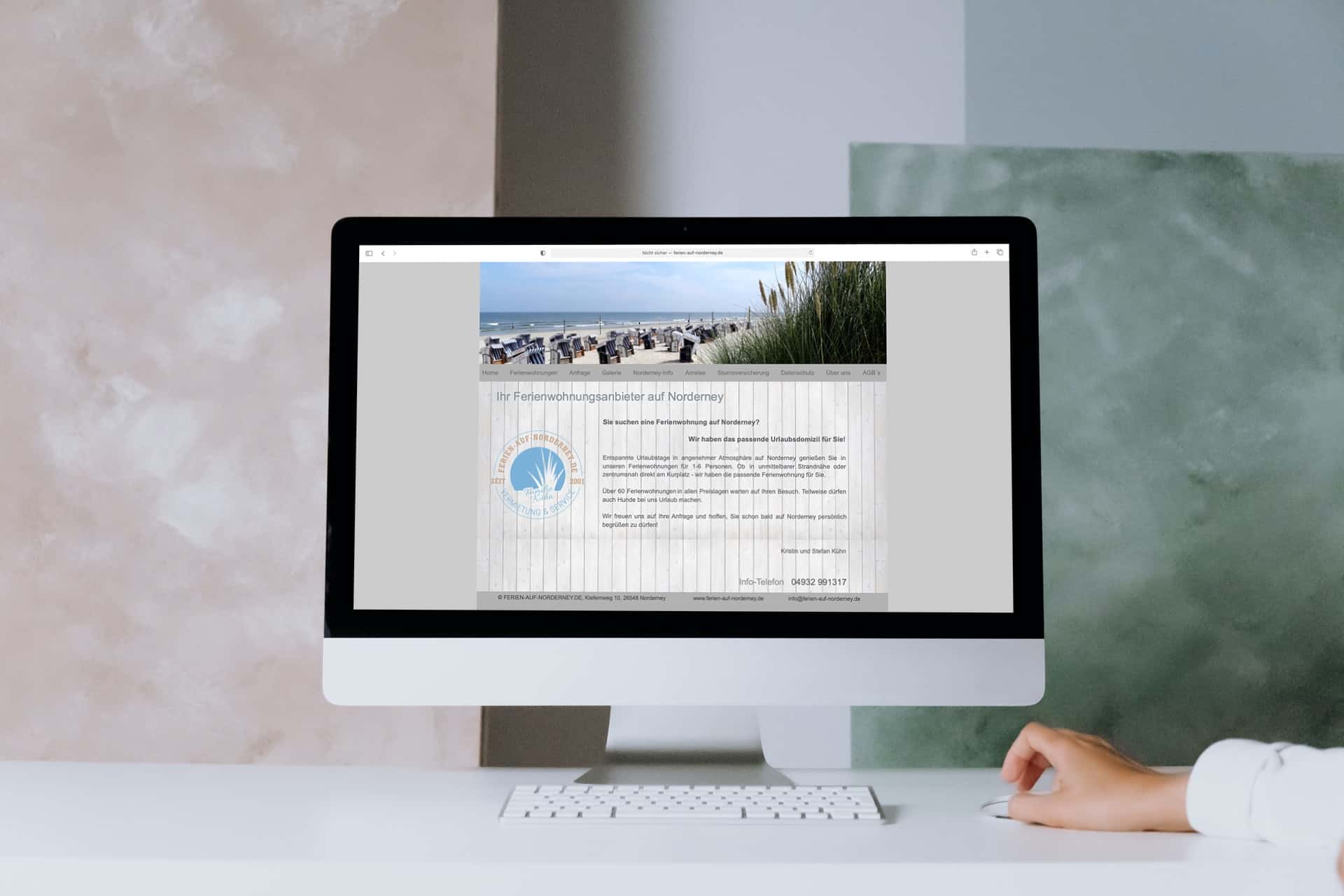 Mockup iMac zeigt veraltete Vermieter-Website